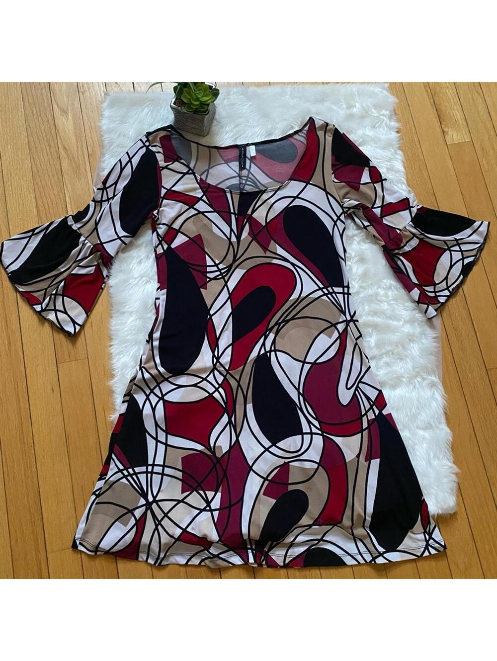 Heart Soul Women's Abstract Pattern Bell Sleeve Dress Medium